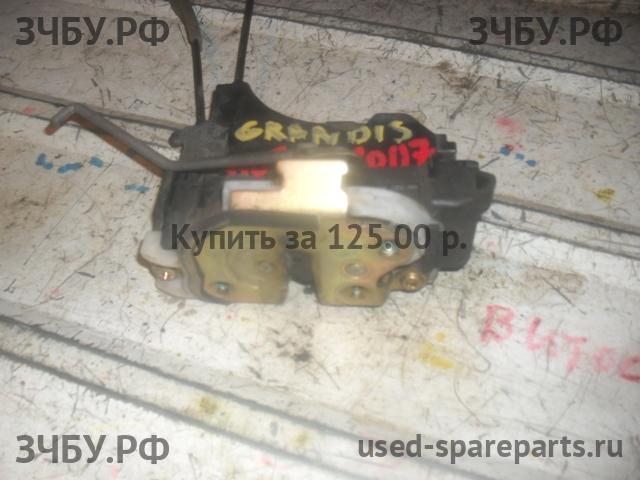 Mitsubishi Grandis (NA4W) Замок двери задней правой