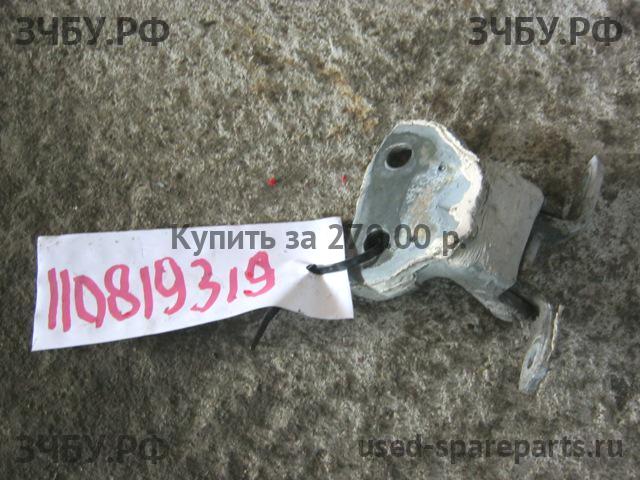 Nissan Primera P10 Петля двери задней правой