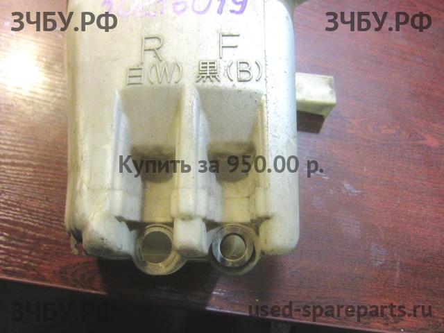 Mitsubishi Galant 8 (EA, EC) Бачок омывателя лобового стекла