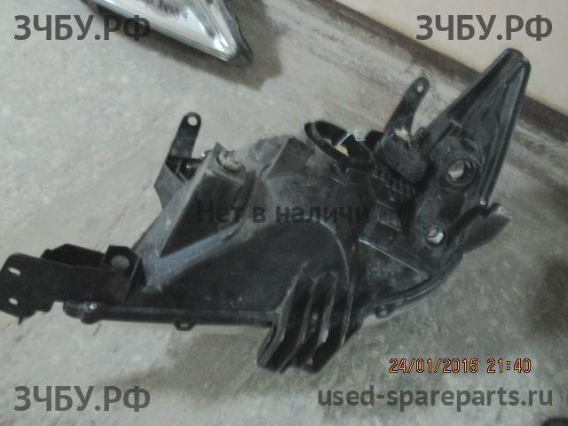 Toyota Hi Lux (3) Pick Up Фара правая