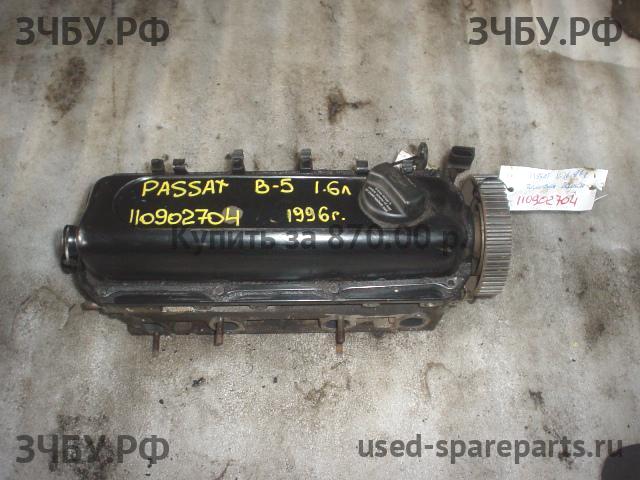Volkswagen Passat B5 Крышка головки блока (клапанная)