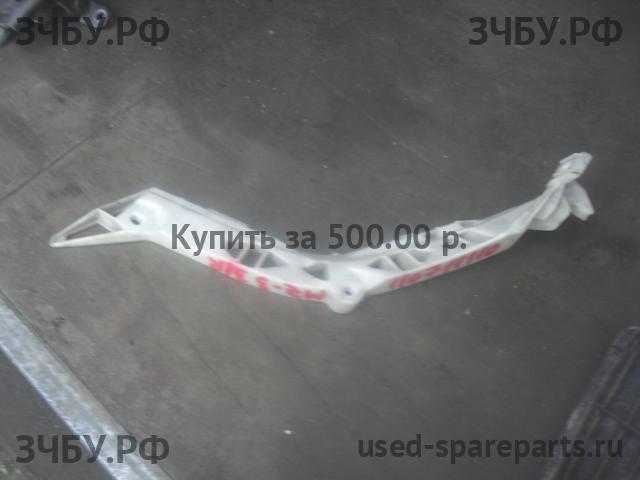 Mazda 3 [BK] Кронштейн бампера задний