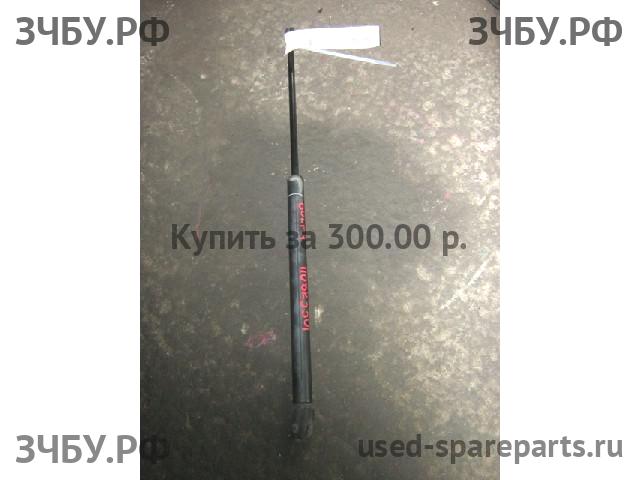 Volkswagen Golf 4 Амортизатор крышки багажника