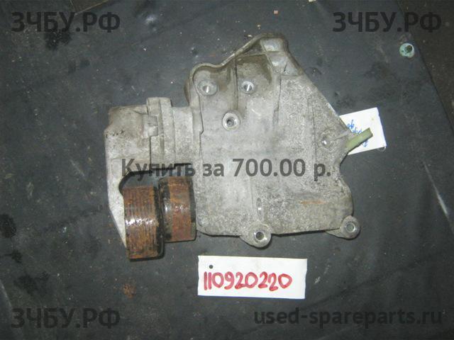 Land Rover Discovery 3 Кронштейн генератора