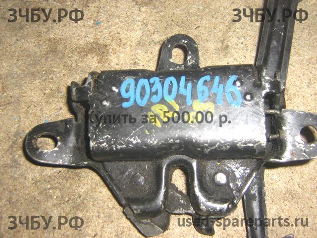 Toyota Camry 5 (V30) Замок капота
