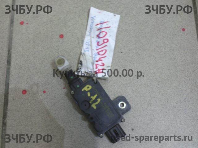 Nissan Primera P12 Активатор замка двери