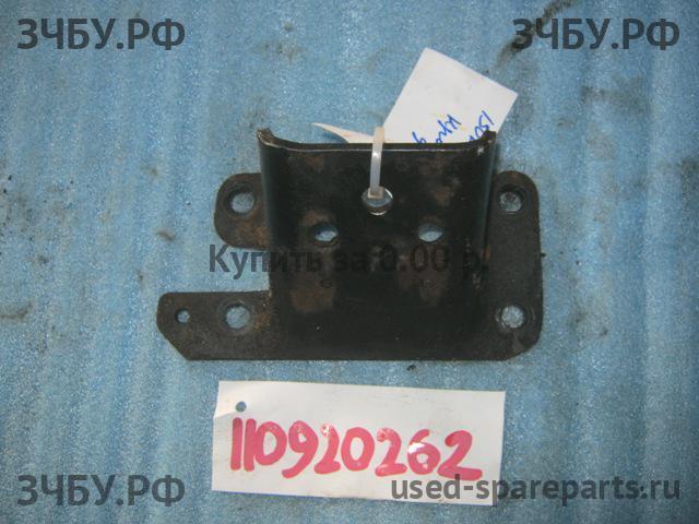 Isuzu NQR 71P Кронштейн