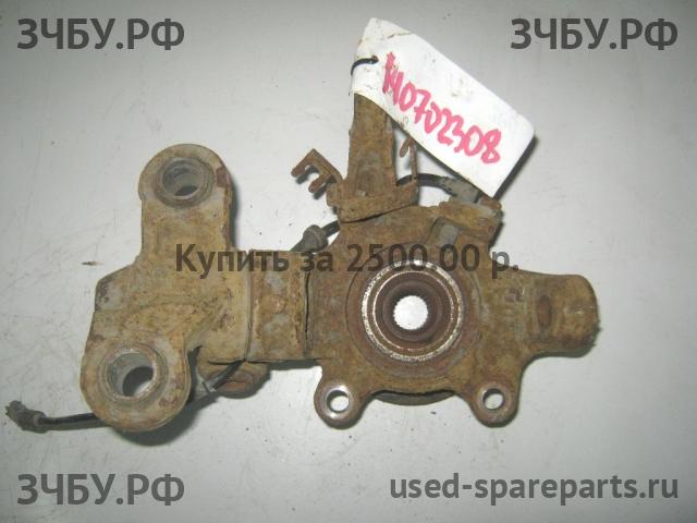 Nissan Primera P12 Кулак поворотный передний правый (со ступицей)