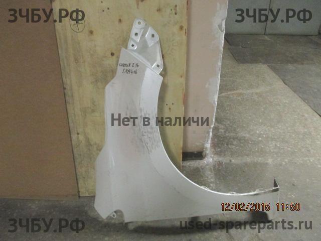 Toyota Corolla (E16 - E17) Крыло переднее правое