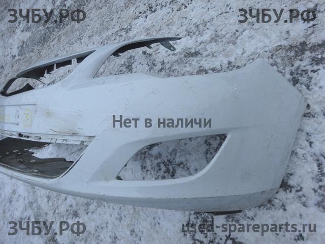 Opel Astra J Бампер передний