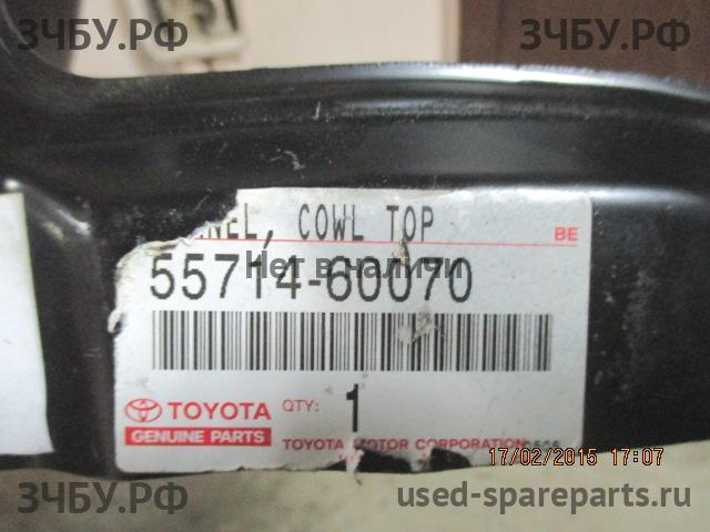 Toyota Land Cruiser 200 Кронштейн крепления крыла