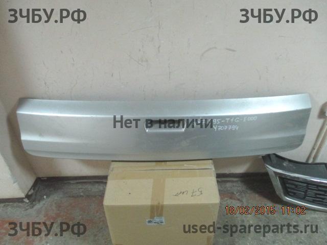 Honda CR-V 4 Накладка на дверь багажника