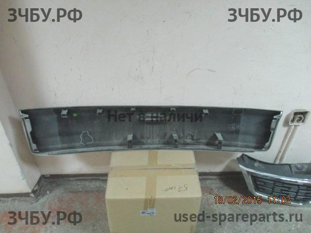 Honda CR-V 4 Накладка на дверь багажника