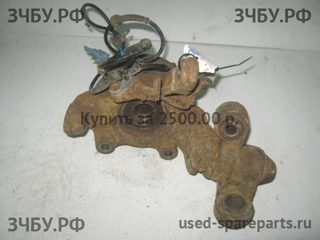 Nissan Primera P12 Кулак поворотный передний левый (со ступицей)