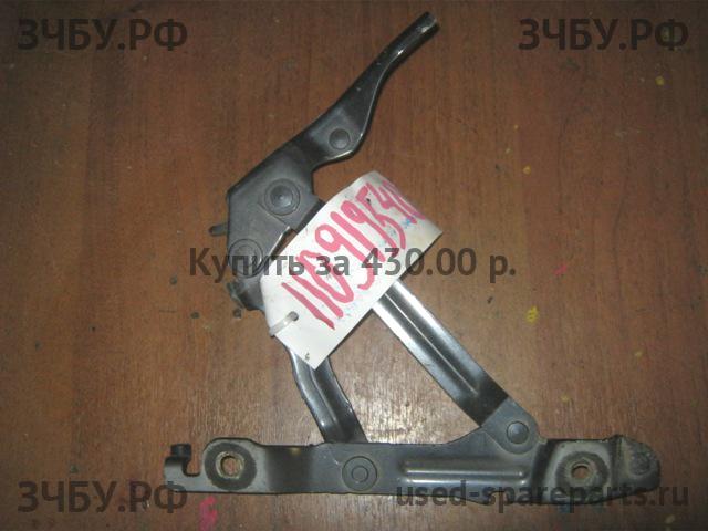 Mazda 3 [BK] Петля двери багажника