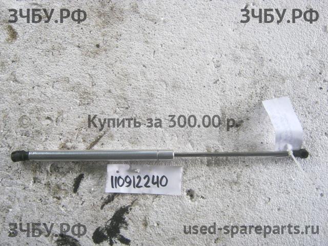 Volkswagen Passat B5 Амортизатор крышки багажника
