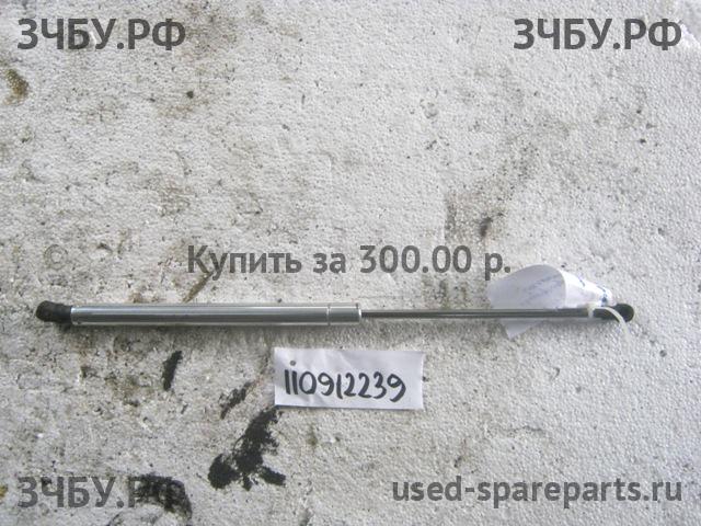 Volkswagen Passat B5 Амортизатор крышки багажника