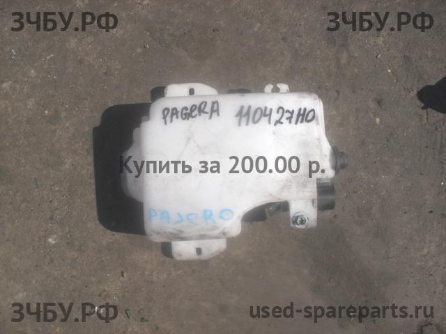 Mitsubishi Pajero/Montero 3 Бачок омывателя заднего стекла