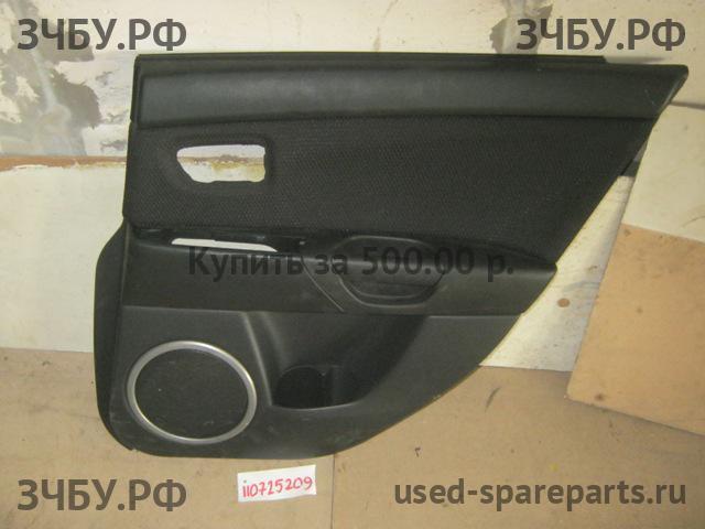 Mazda 3 [BK] Обшивка двери задней правой