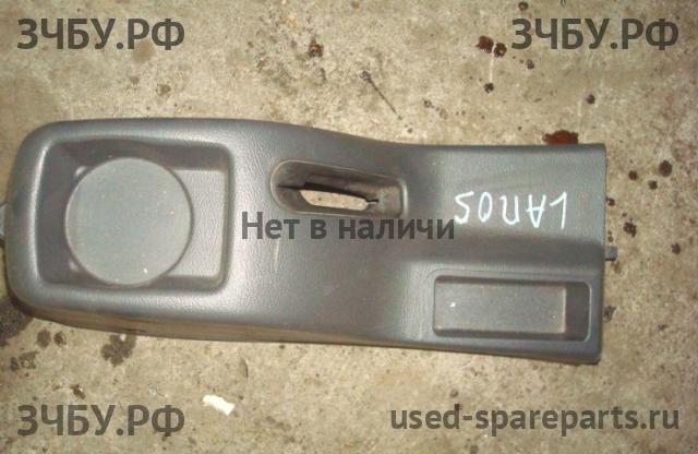 Chevrolet Lanos/Сhance Консоль между сиденьями (Подлокотник)