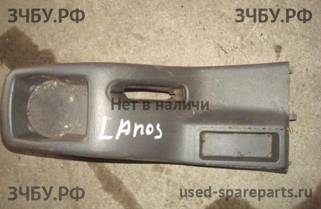 Chevrolet Lanos/Сhance Консоль между сиденьями (Подлокотник)