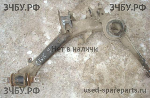 Honda Civic 8 (4D) Рычаг задний правый