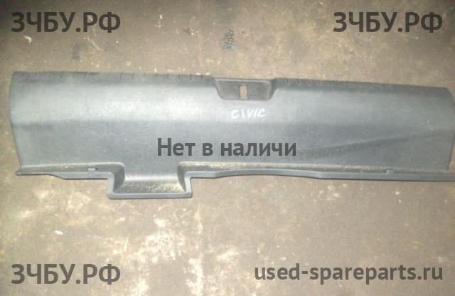 Honda Civic 8 (4D) Накладка задней панели