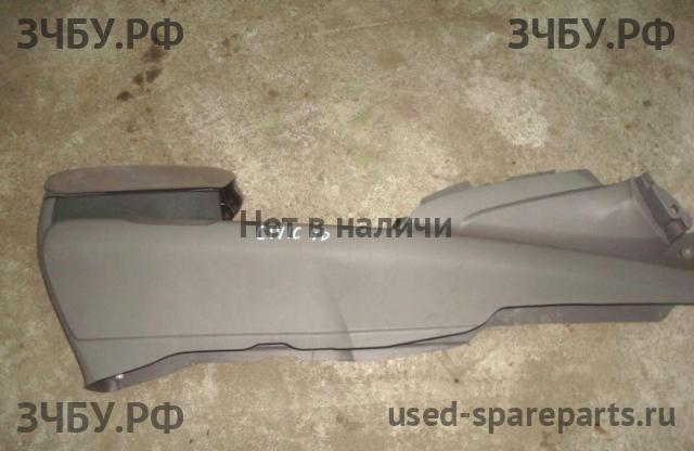 Honda Civic 8 (4D) Консоль между сиденьями (Подлокотник)