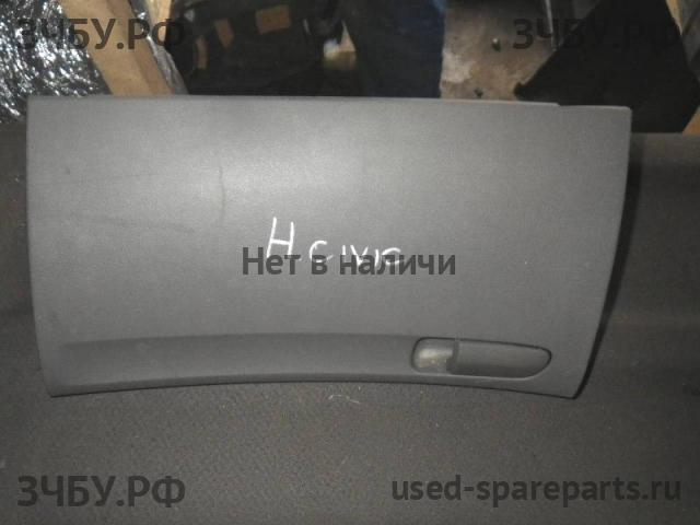 Honda Civic 8 (4D) Бардачок