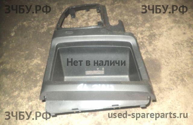 Honda Civic 8 (4D) Бардачок