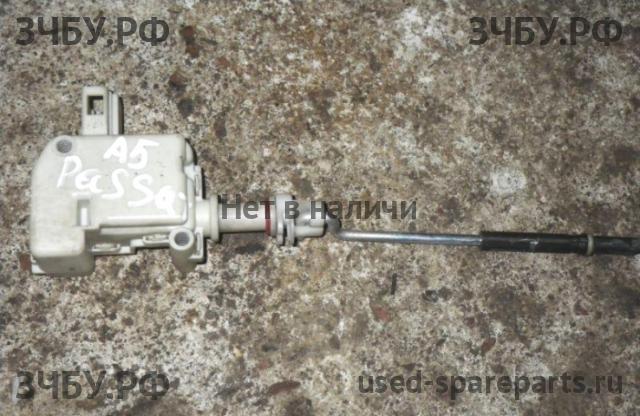 Volkswagen Passat B5 (рестайлинг) Активатор замка двери