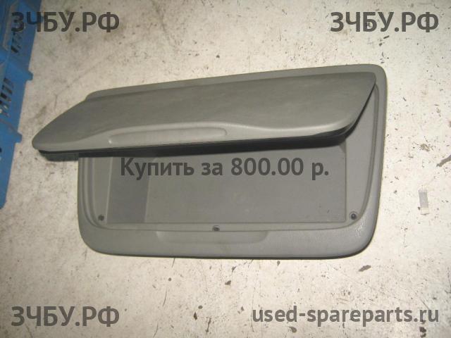 Nissan Maxima 3 (CA33) Бардачок