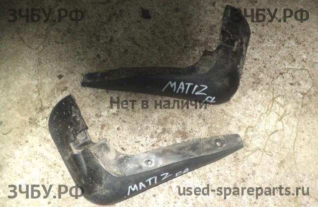 Daewoo Matiz 2 Брызговик передний правый