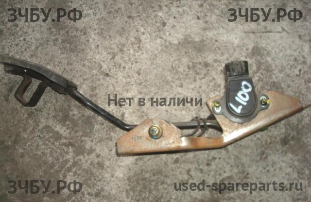 Toyota Land Cruiser 100 Педаль газа