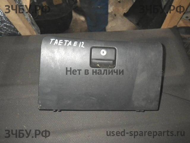 Toyota Corolla (E12) Бардачок