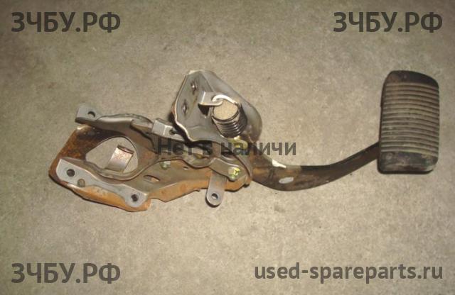 Toyota Land Cruiser 100 Педаль тормоза