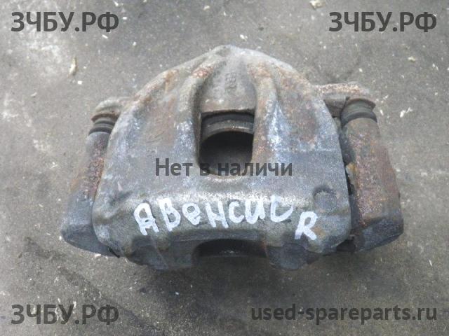 Toyota Avensis 2 Суппорт передний правый (в сборе со скобой)