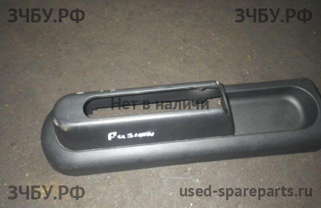 Ford Fusion Консоль между сиденьями (Подлокотник)