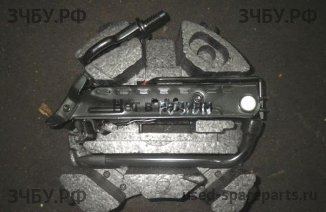 Ford Fusion Крюк буксировочный (рым)