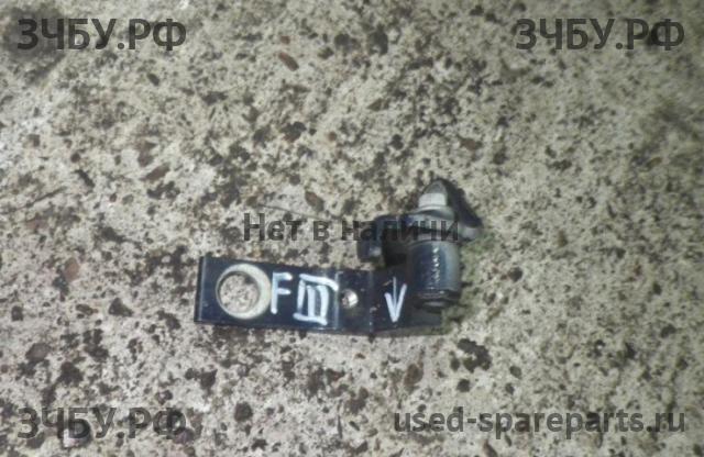 Ford Focus 3 Петля двери
