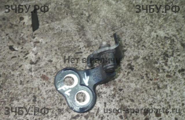 Ford Focus 3 Петля двери