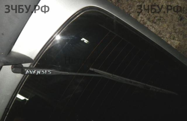 Toyota Avensis 1 Поводок стеклоочистителя задний