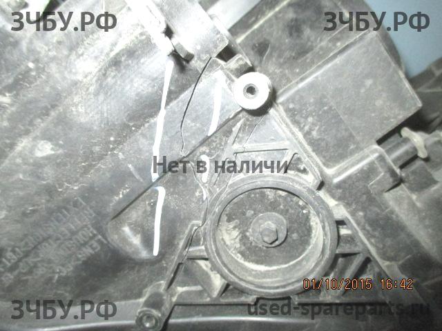 Mazda 5 [CR] Фара правая