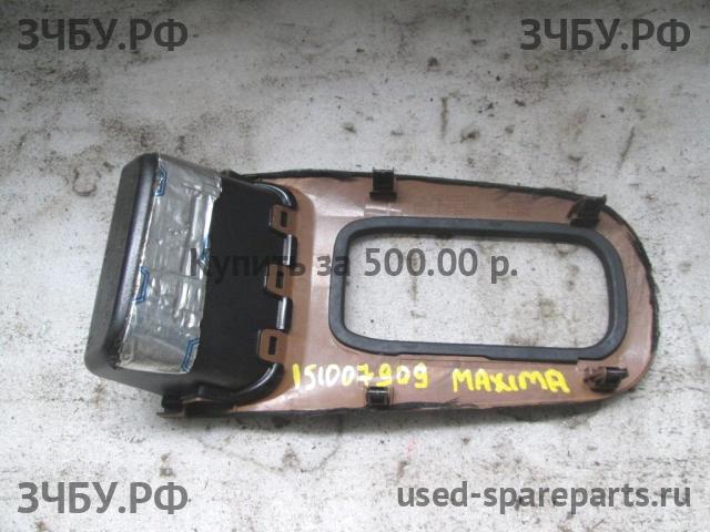 Nissan Maxima 3 (CA33) Накладка декоративная на кулису (консоль)