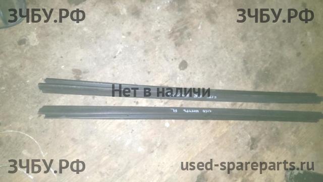 Toyota Corolla (E14 - E15) Накладка двери передней правой
