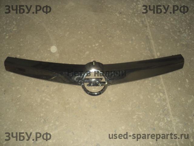 Opel Astra H Решетка радиатора