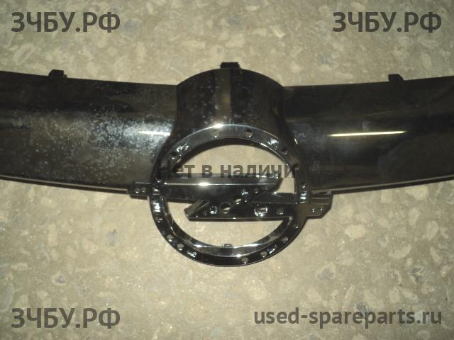 Opel Astra H Решетка радиатора
