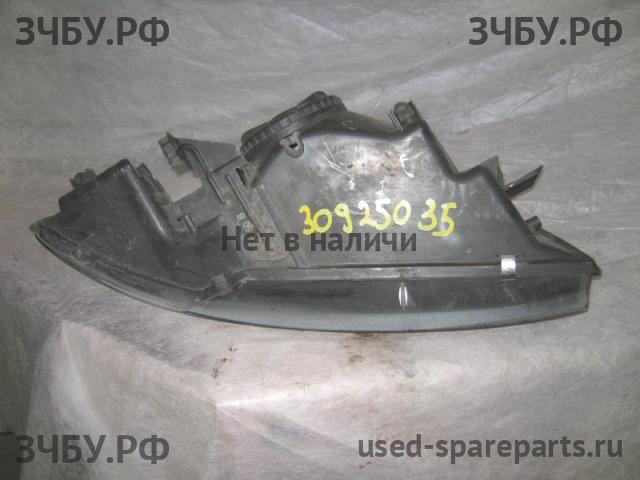 Mitsubishi Carisma (DA) 2000-> Фара левая