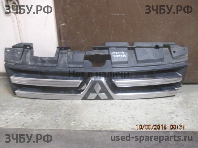Mitsubishi Pajero/Montero 4 Решетка радиатора