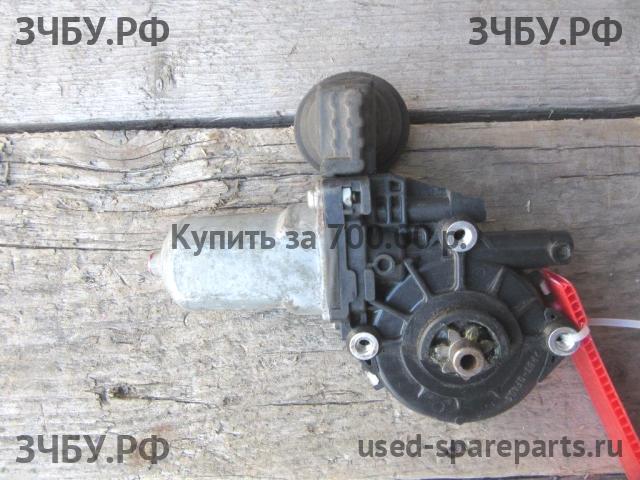 Toyota RAV 4 (3) Моторчик стеклоподъёмника передний правый